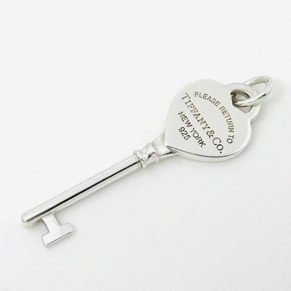 Return to Tiffany Heart Key Pendant in Sterling Silver - Picture 3 of 8
